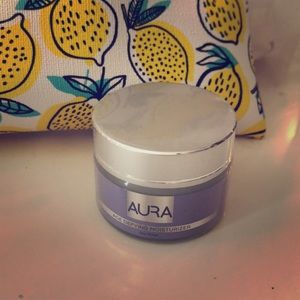 Aura age defying moisturizer